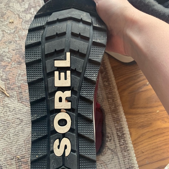 Sorel Women's Maroon Snow Boots Like New Size 5 Mid Calf Casual Shoes Footwear - Picture 4 of 5